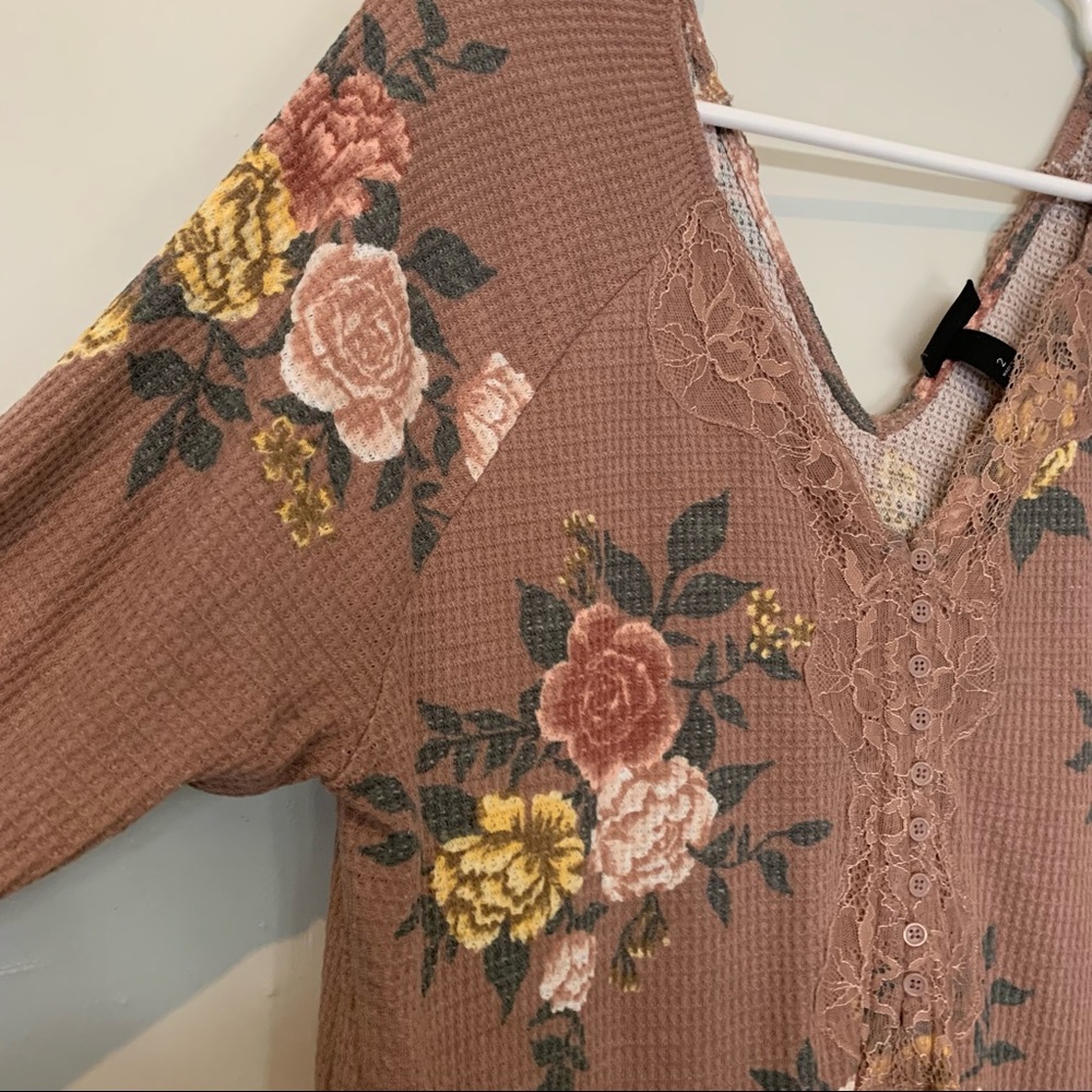 ๐ torrid Waffle Lace Detail Blouse - Picture 7 of 14